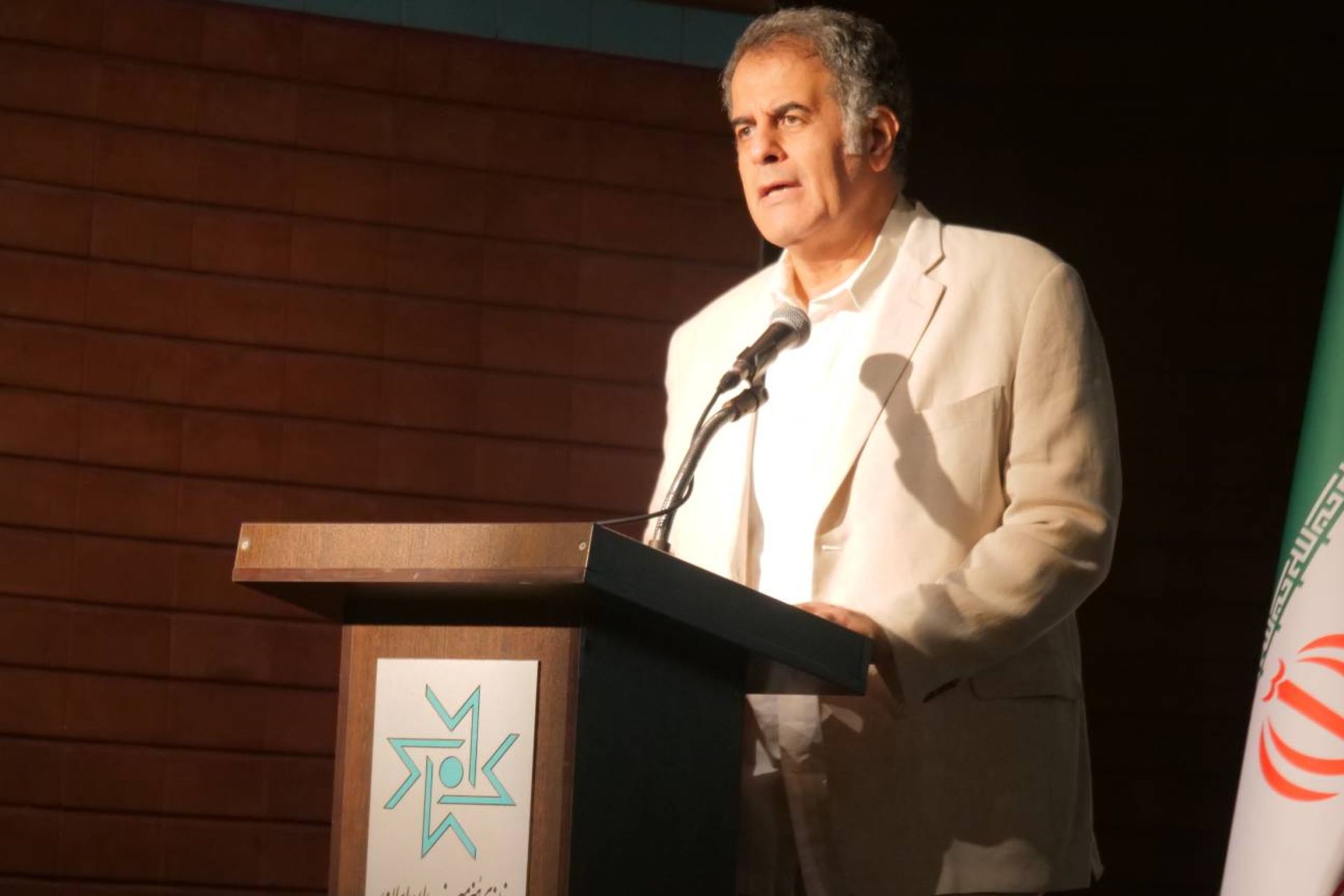 یادبود ناصر تقوایی