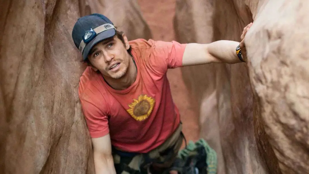 جیمز فرانکو بین صخره‌ها و سنگ‌ها در فیلم 127 Hours