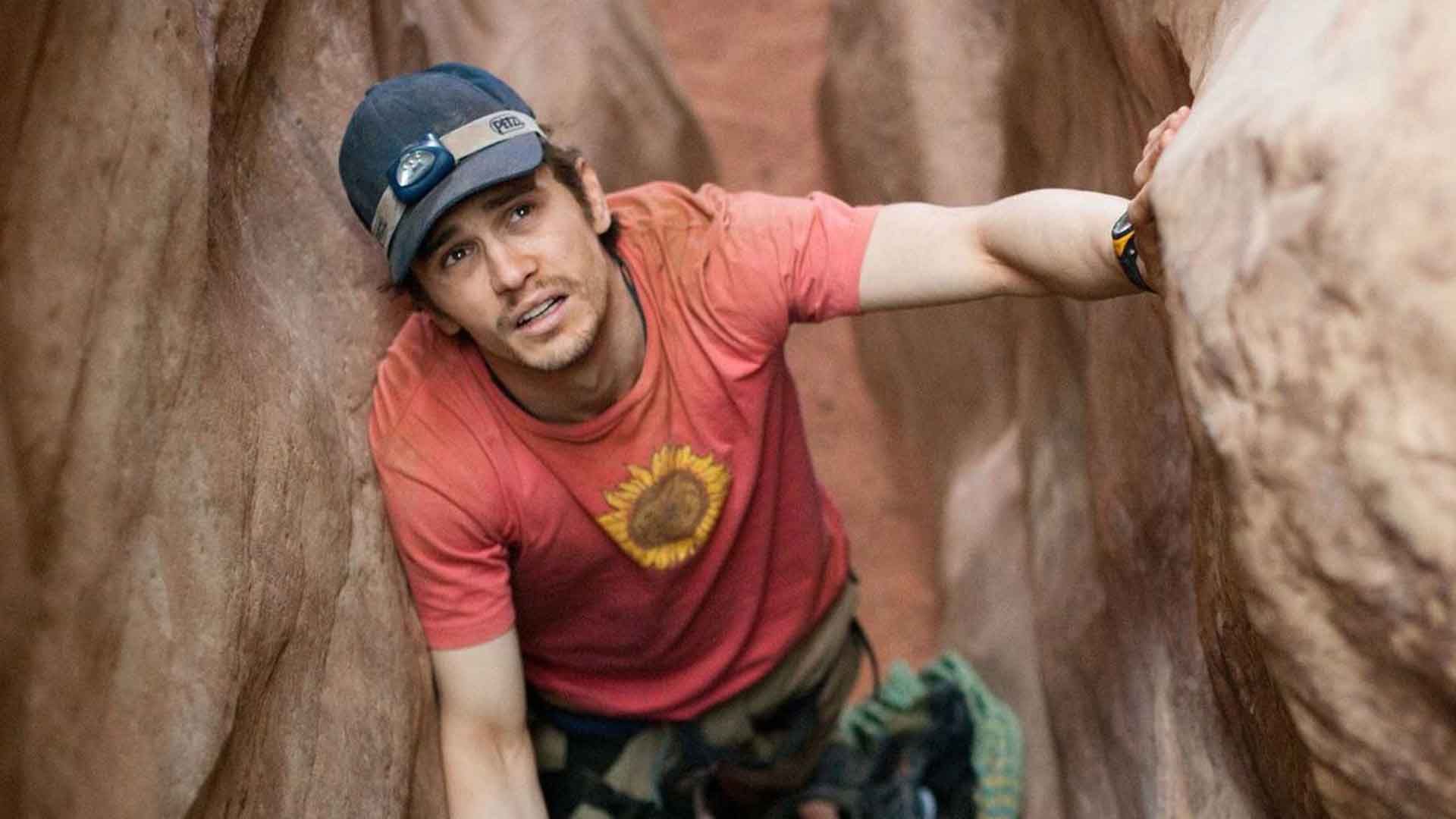 جیمز فرانکو بین صخره‌ها و سنگ‌ها در فیلم 127 Hours