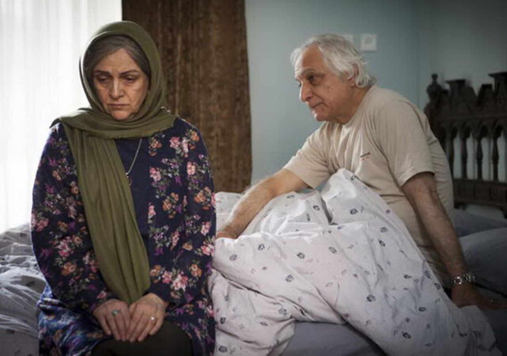 شمس لنگرودی 