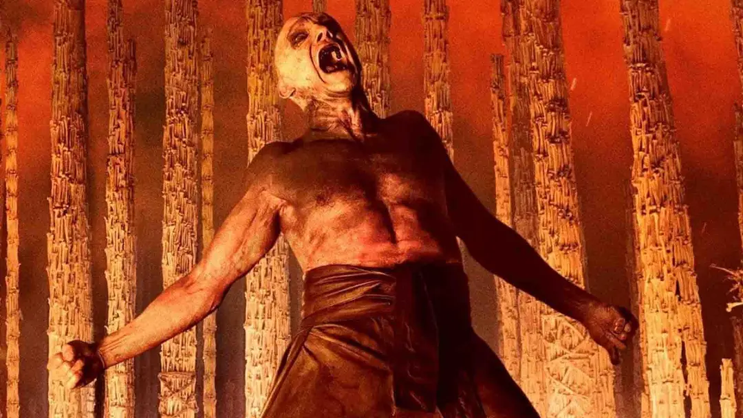 ریف فاینز در حال فریاد کشیدن در فیلم 28 Years Later: The Bone Temple