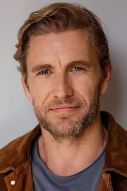 عکس Brett Tucker