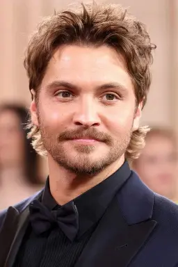 عکس Luke Grimes