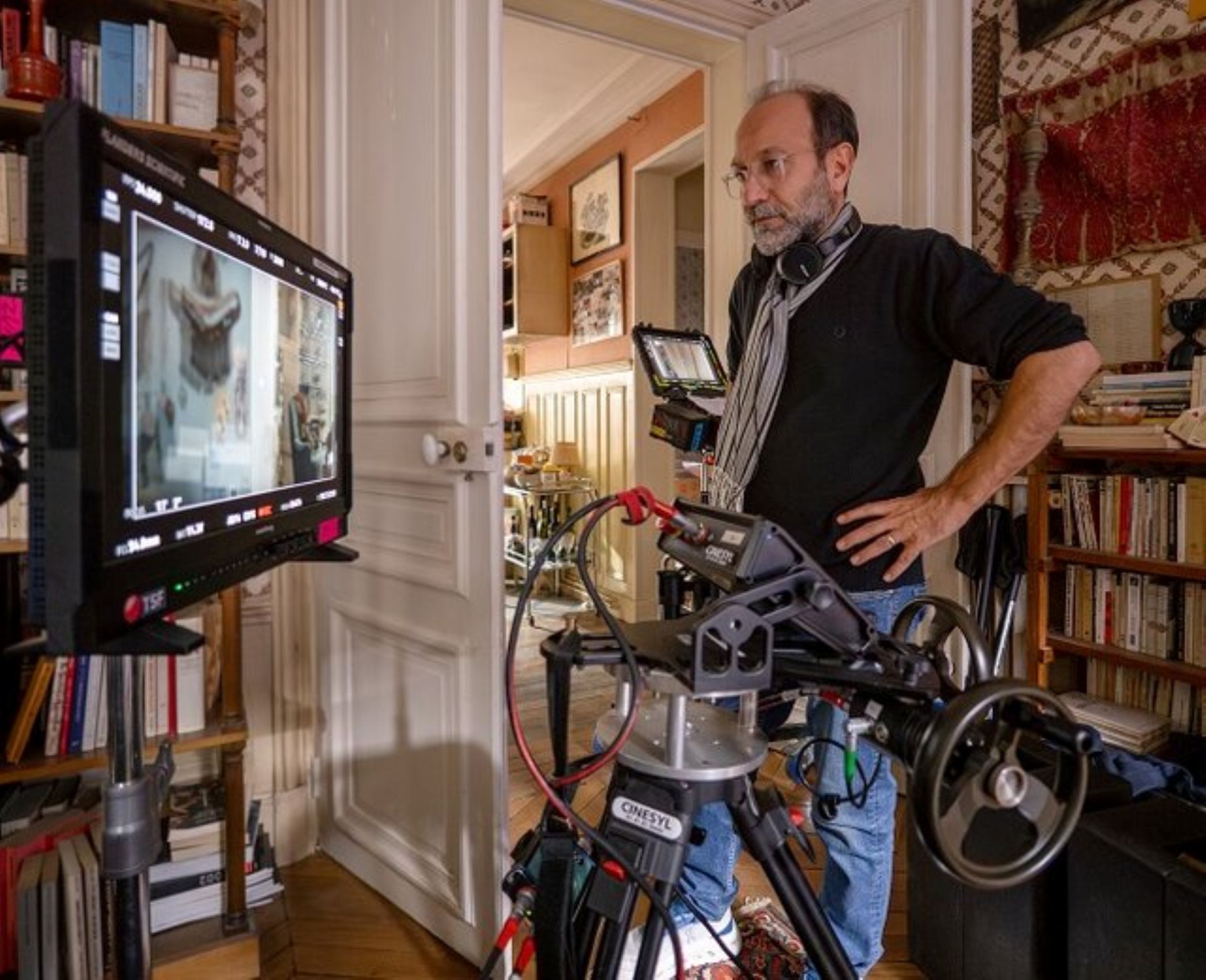 اضغر فرهادی در داستان‌های موازی