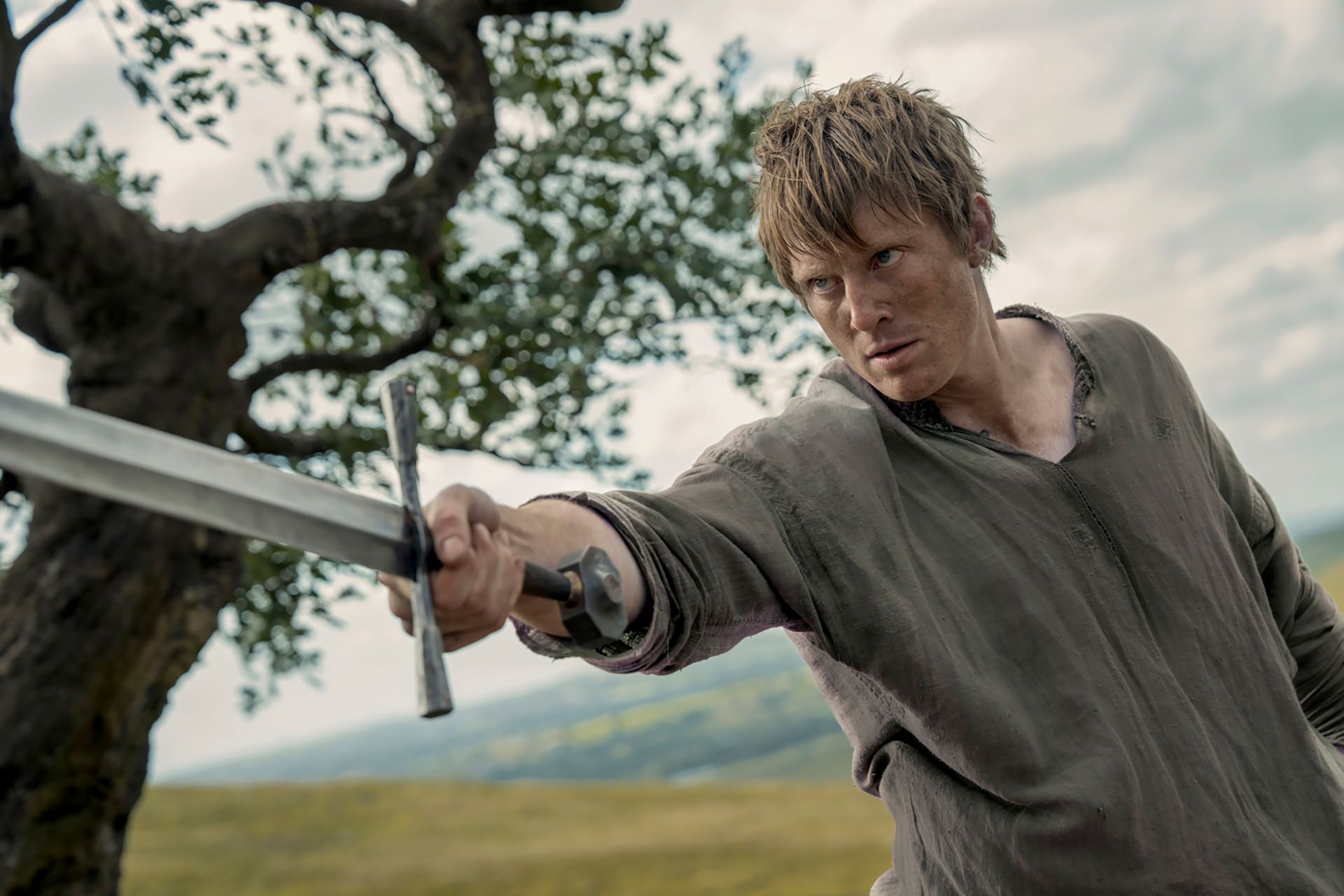 دانک شمشیر به دست می‌گیرد سریال شوالیه هفت پادشاهی