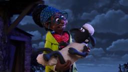 دختر نوجوان در حال در آغوش گرفتن هیولای پشمالوی جدید آردمن (Aardman)