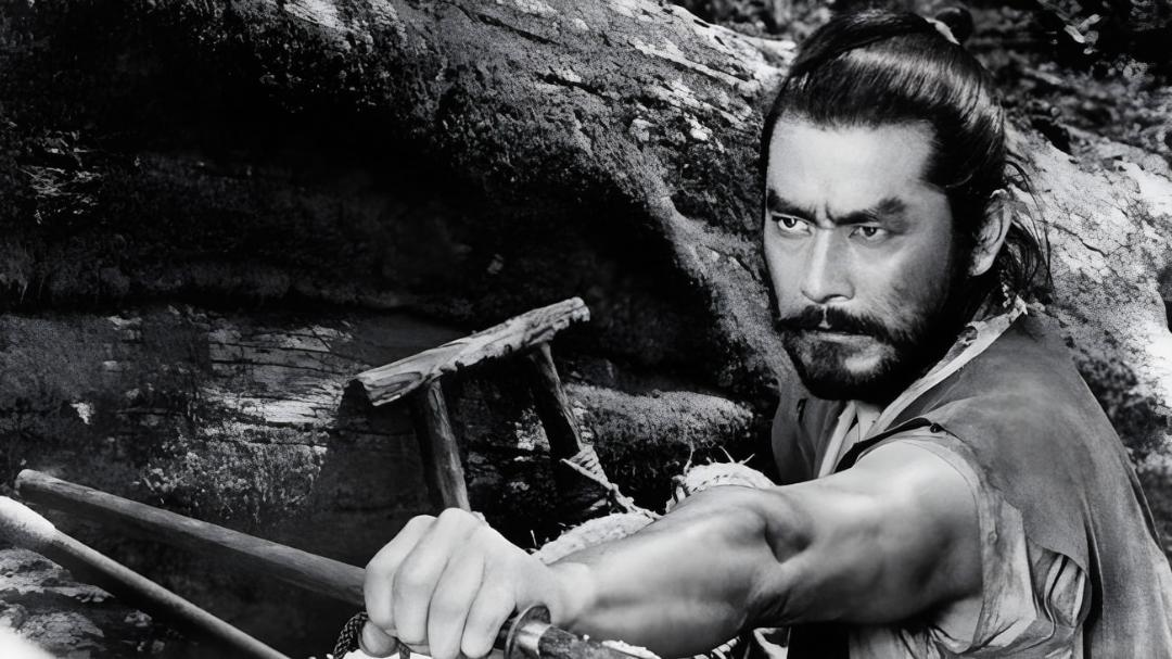 بازیگر مرد در صحنه‌ای از یکی از فیلم‌های آکیرا کوروساوا (Akira Kurosawa)