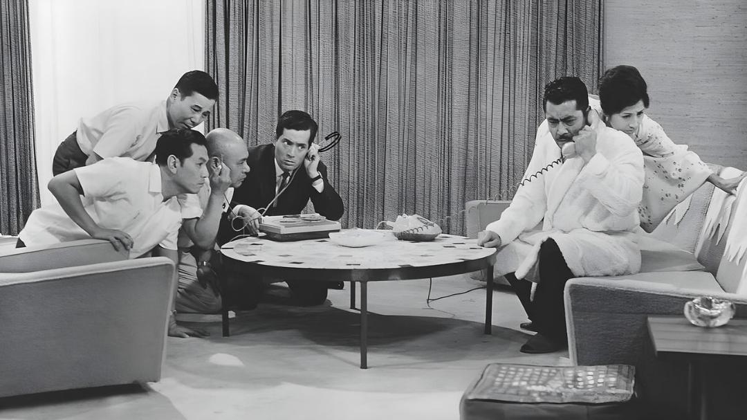 گروهی از بازیگران در صحنه فیلم‌برداری یکی از آثار آکیرا کوروساوا (Akira Kurosawa)