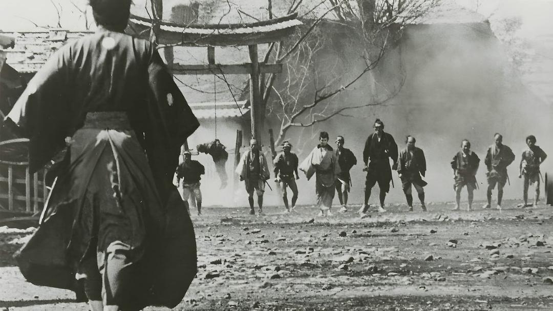 گروهی از سامورایی‌ها در صحنه نبرد یکی از فیلم‌های آکیرا کوروساوا (Akira Kurosawa)