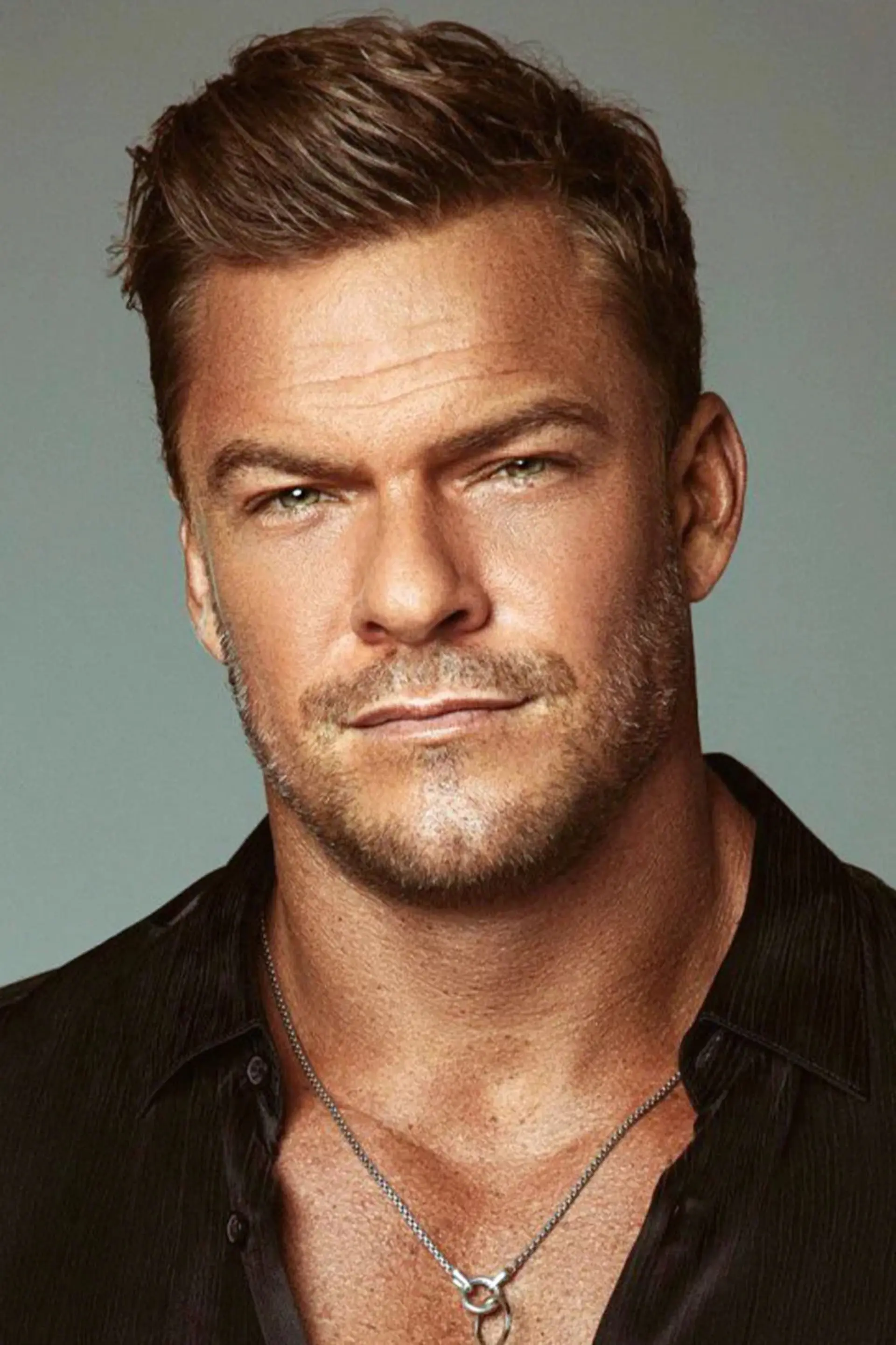 چهره آلن ریچسون (Alan Ritchson) بازیگر پربازدید IMDb