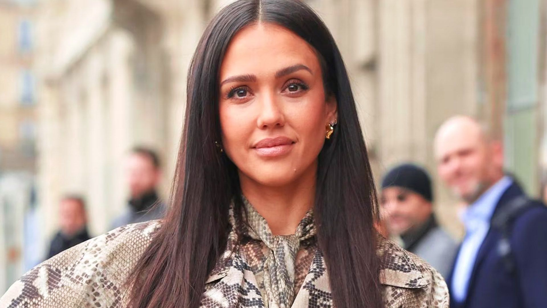 زندگی یک مدیوم به تلویزیون می‌آید | جسیکا آلبا تهیه‌کننده سریال معمایی Wine & Spirits