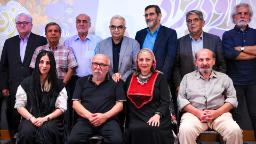 علیرضا داودنژاد (Alireza Davoodnejad) در کنار هنرمندان و مسئولان در مراسم دریافت نشان درجه یک هنری