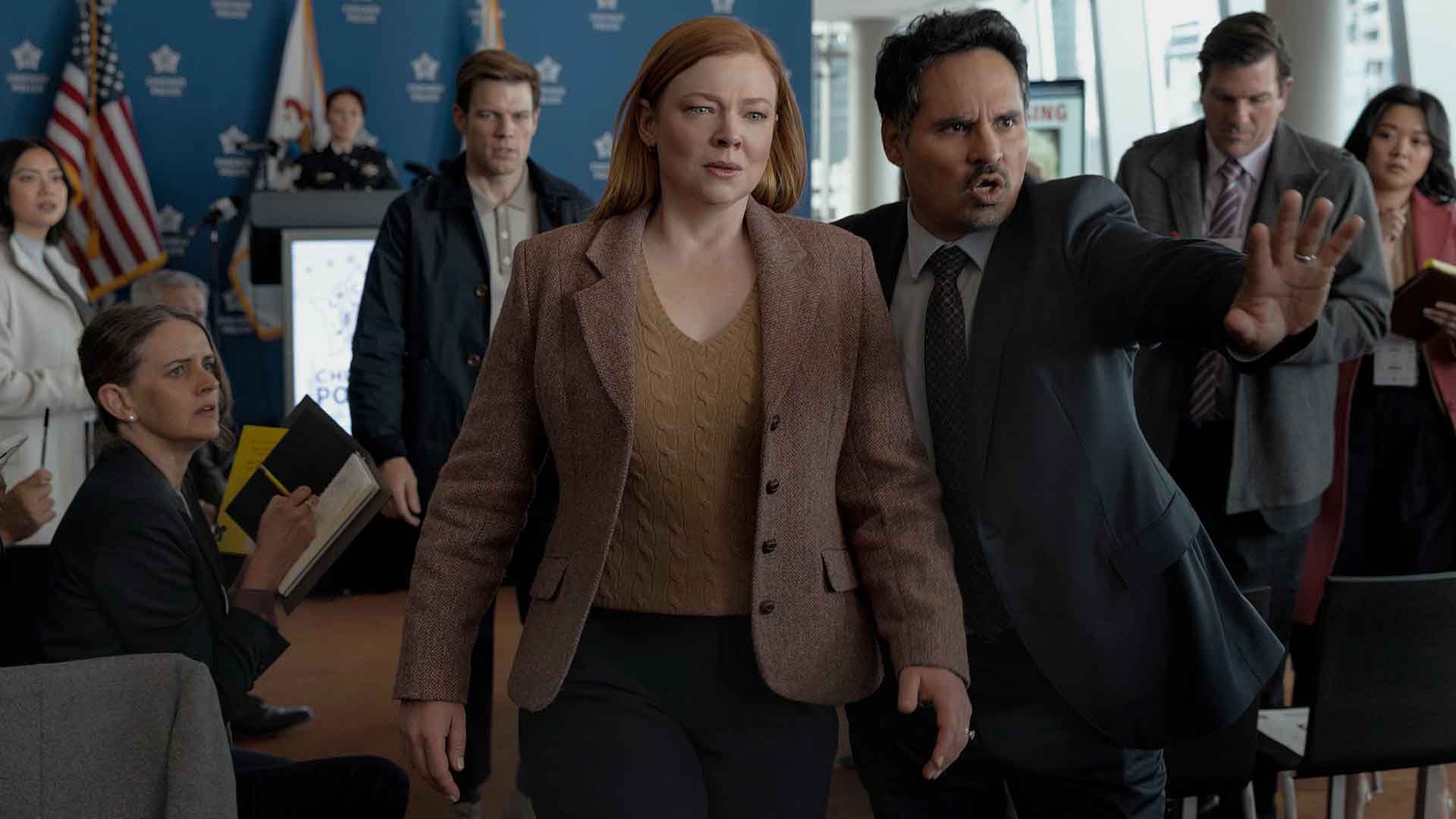 سارا اسنوک و مایکل پنیا در کنفرانس مطبوعاتی در سریال all her fault