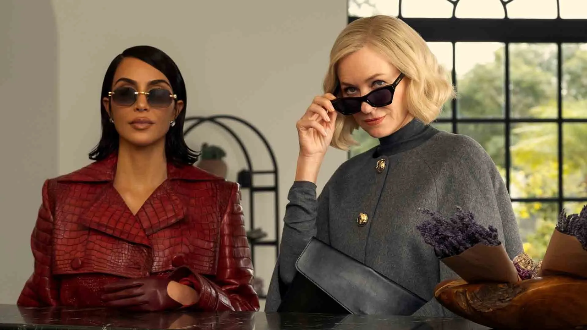 نائومی واتس و کیم کارداشیان در سریال All’s Fair