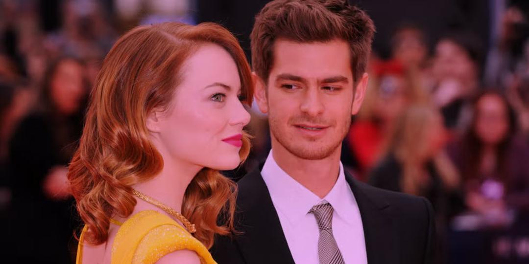 اندرو گارفیلد (Andrew Garfield) و اما استون (Emma Stone) در کنار یکدیگر