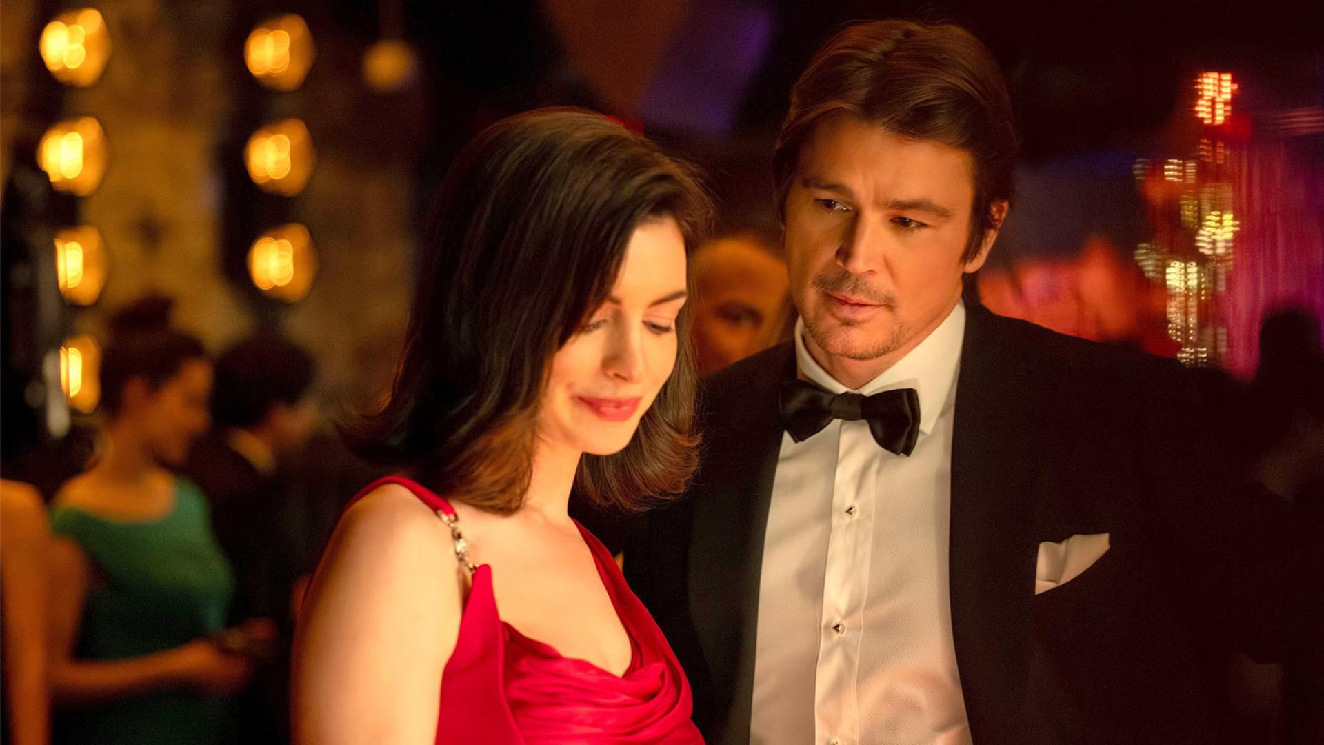 آن هاتاوی (Anne Hathaway) و جاش هارتنت (Josh Hartnett) در صحنه‌ای از فیلم وریتی