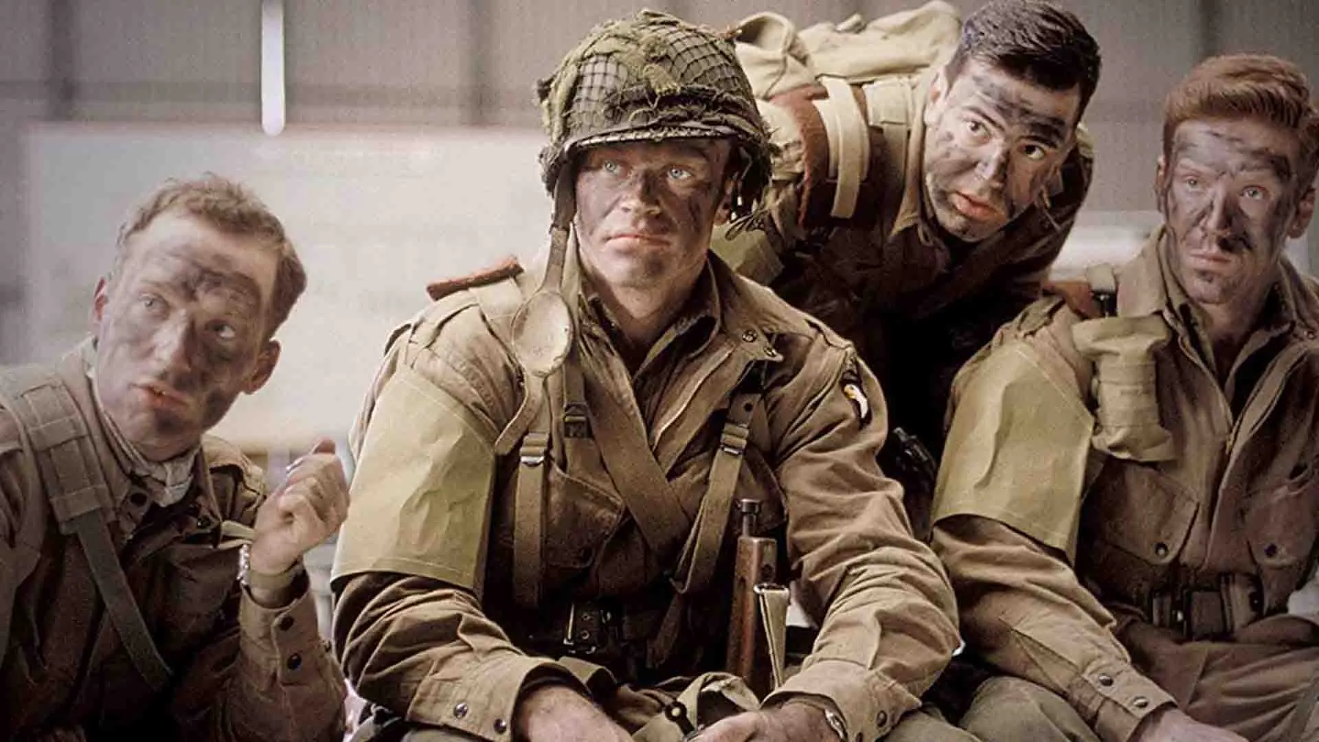 بازیگران مختلف سریال Band of Brothers با لباس جنگی
