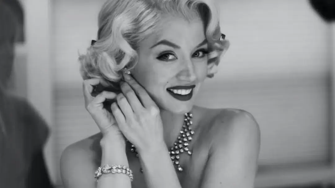 آنا د آرماس در فیلم Blonde