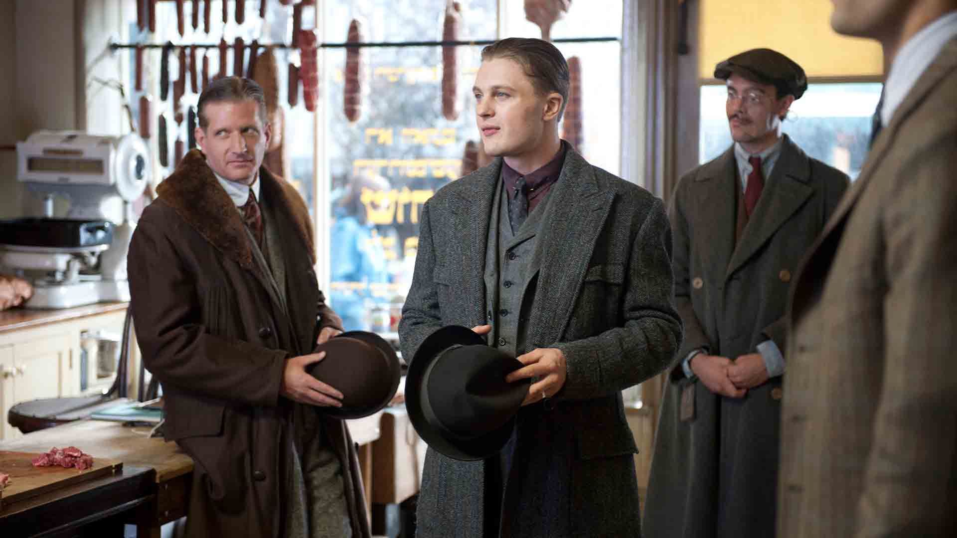 چند بازیگر جوان از سریال Boardwalk Empire در یک قصابی