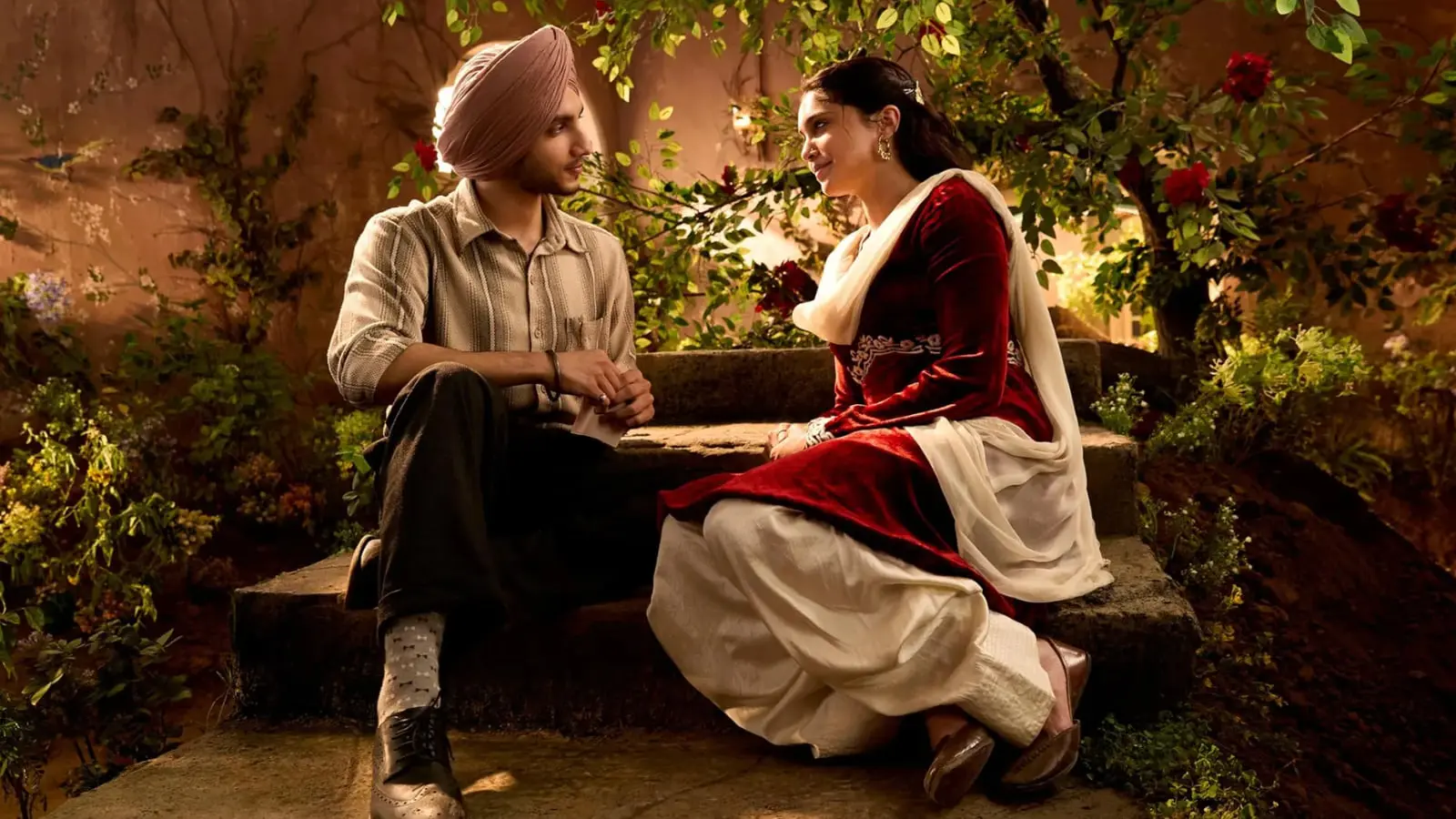 زوج جوان در صحنه‌ای از یک فیلم هندی (Bollywood)