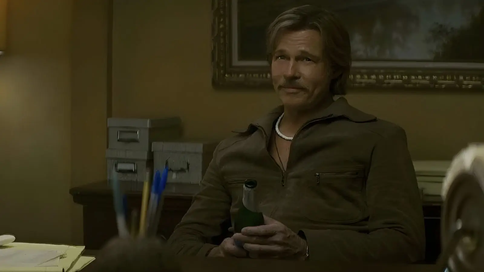 برد پیت (Brad Pitt) در صحنه‌ای از فیلم روزی روزگاری در هالیوود