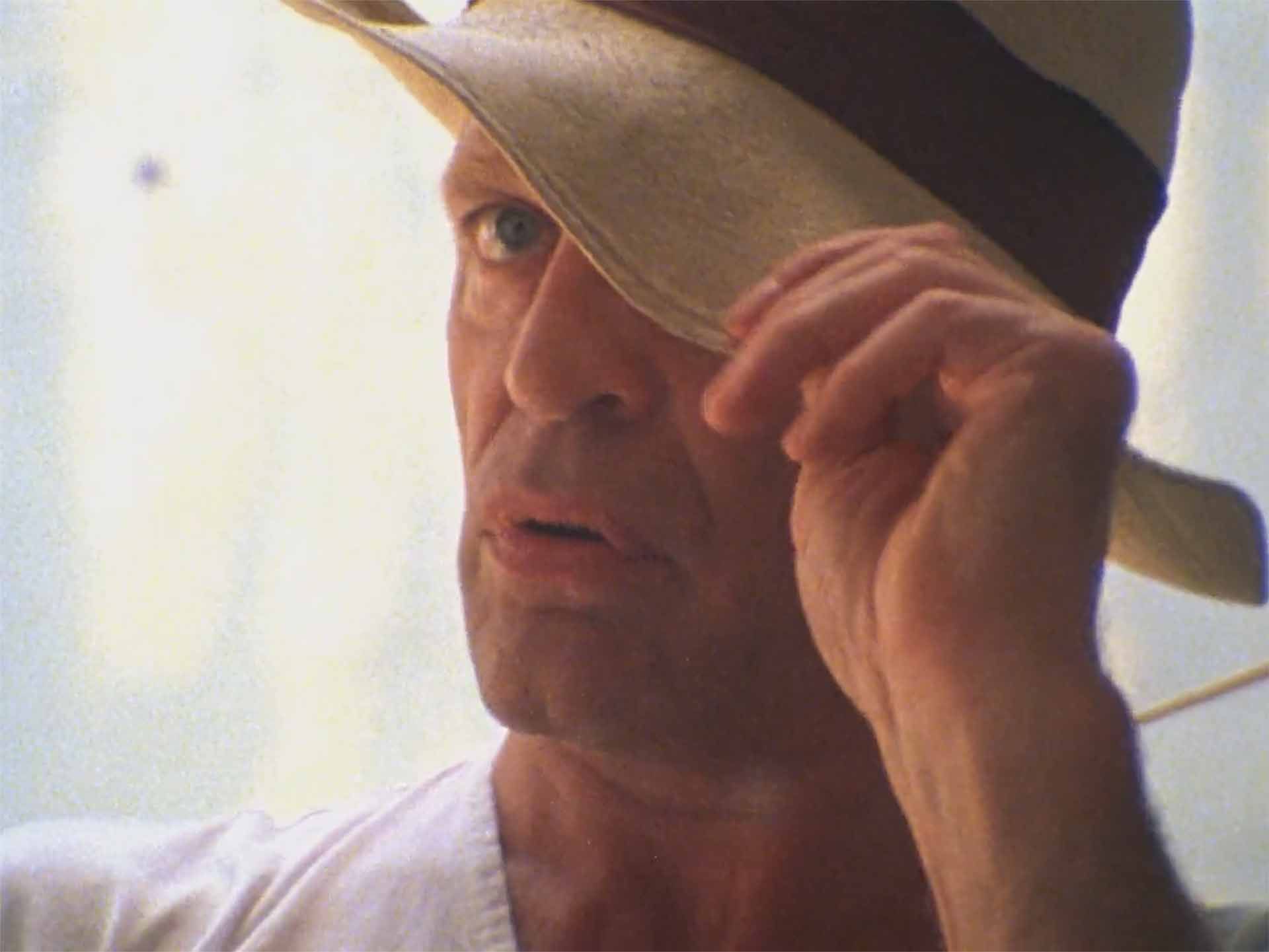 تصویری از کلاوس کینسکی در معرفی مستند Burden of Dreams