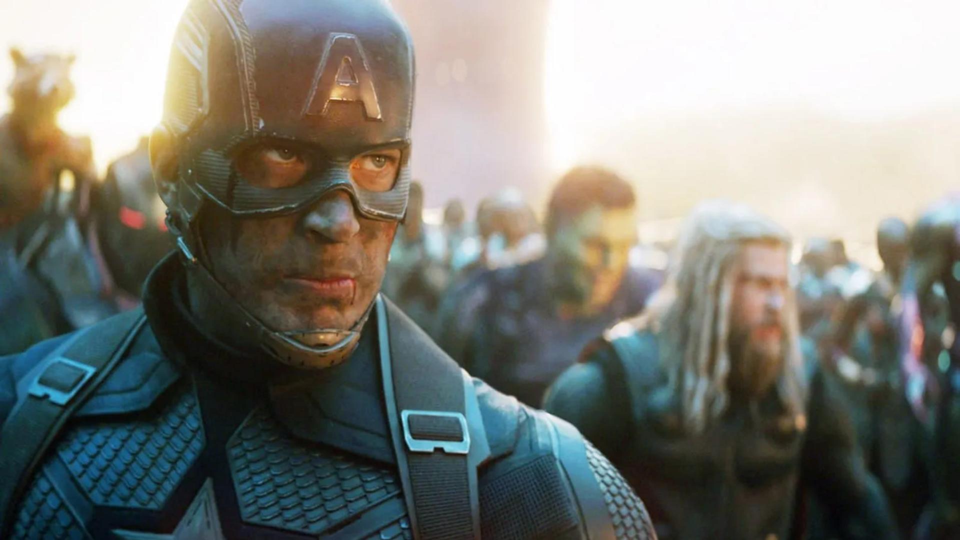 کاپیتان آمریکا (Captain America) با لباس جنگی در صحنه نبرد فیلم انتقام‌جویان