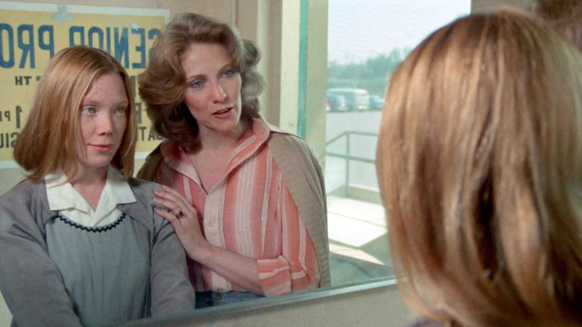 کری و مادرش در فیلم Carrie