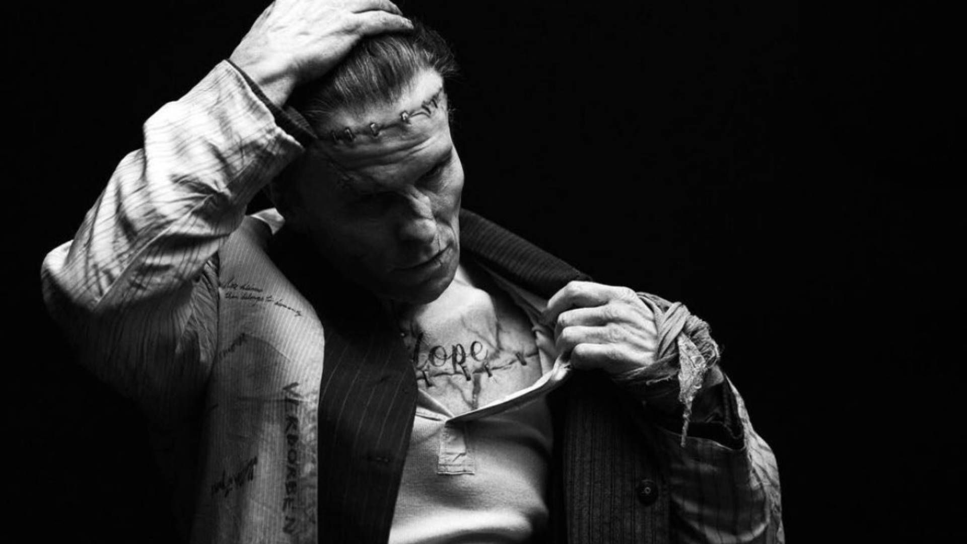 کریستین بیل در نقش فرانکشتاین در فیلم عروس