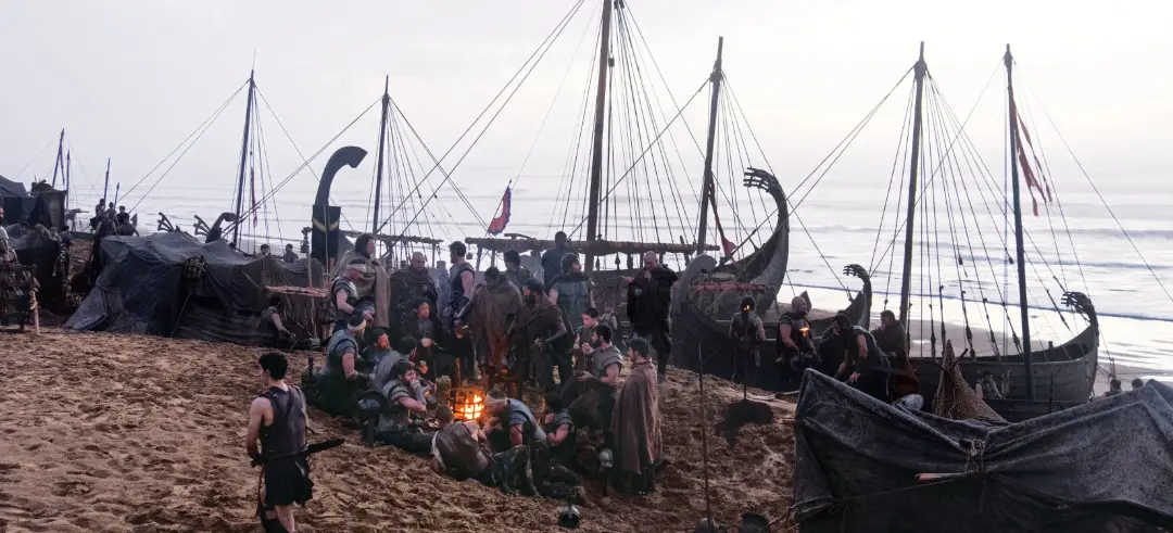کشتی‌های وایکینگ در ساحل در جریان فیلم‌برداری فیلم جدید کریستوفر نولان (Christopher Nolan)