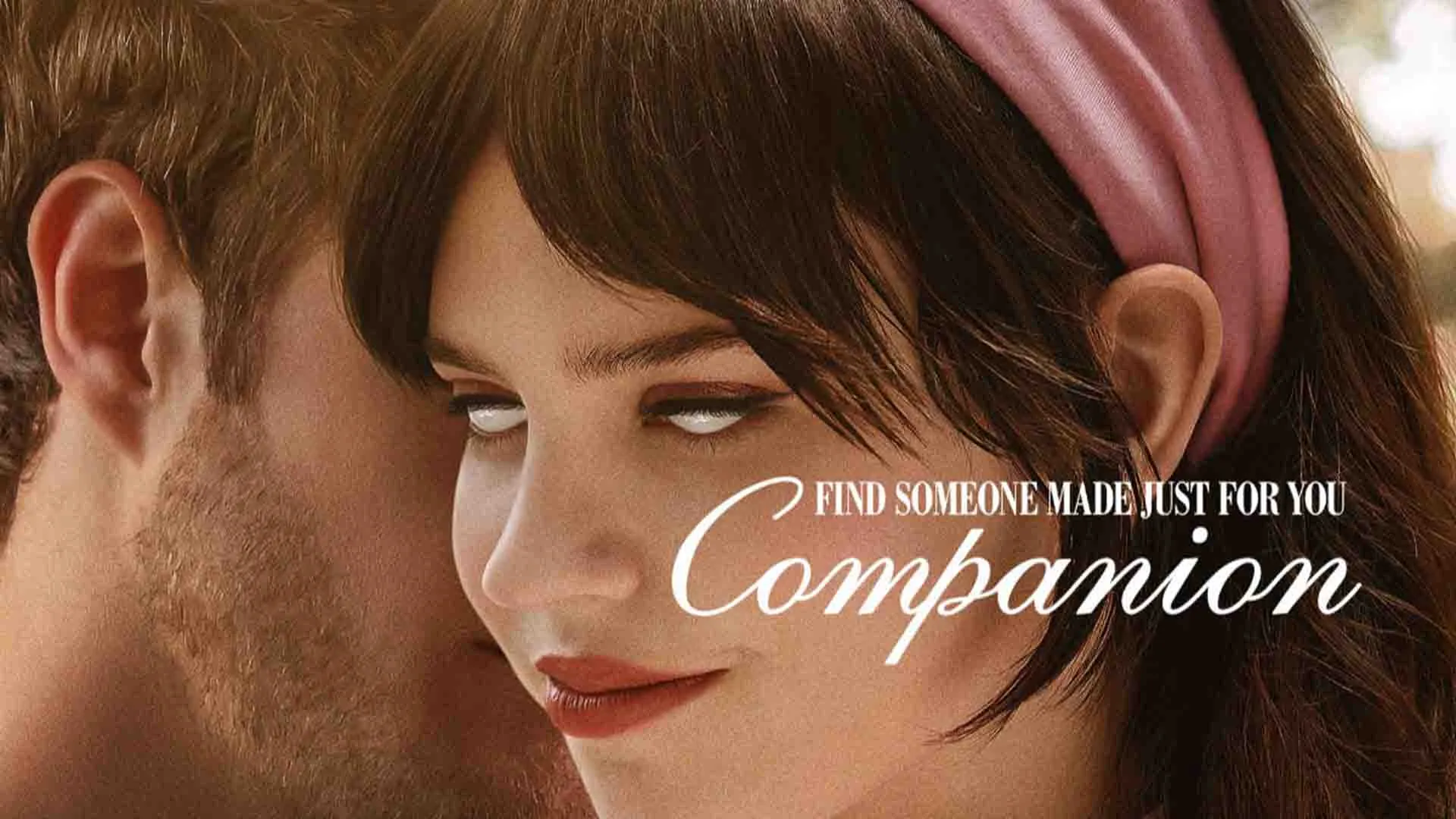 سوفی تاچر با لبخندی مرموز در فیلم Companion