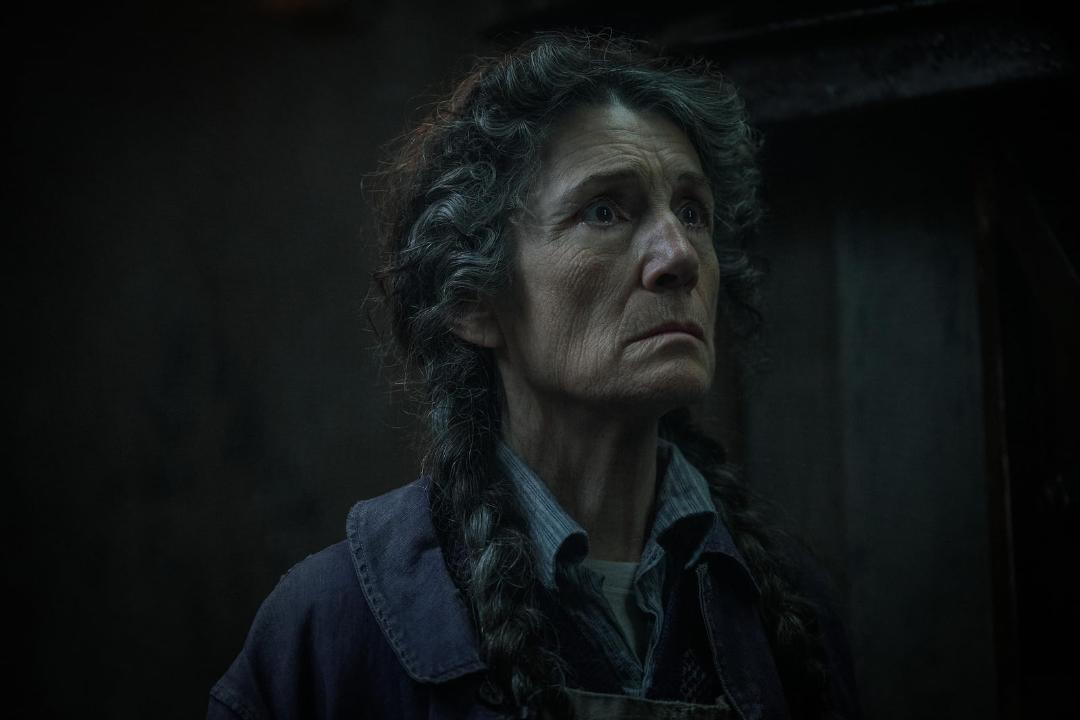 چهره هریت والتر در صحنه سریال سیلو
Harriet Walter in Silo (2023)