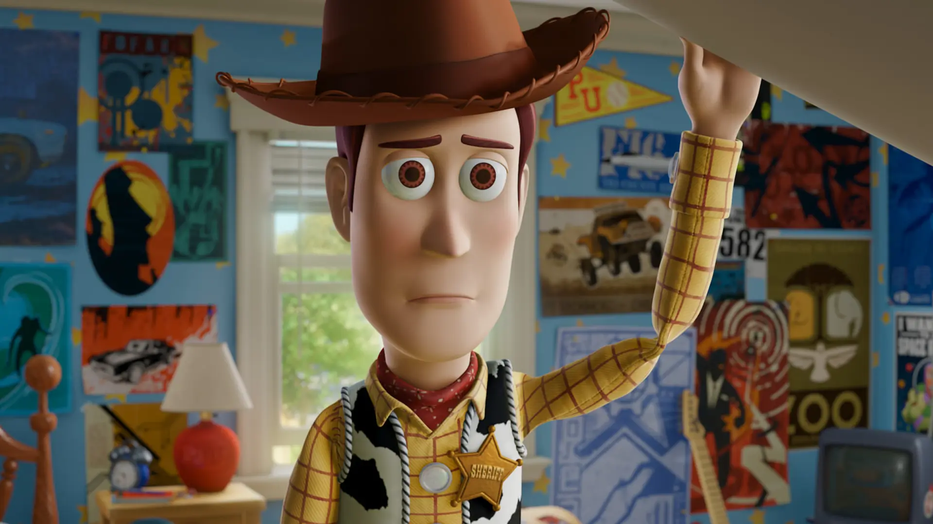 وودی (Woody) شخصیت اصلی انیمیشن Toy Story 3 در اتاق بازی