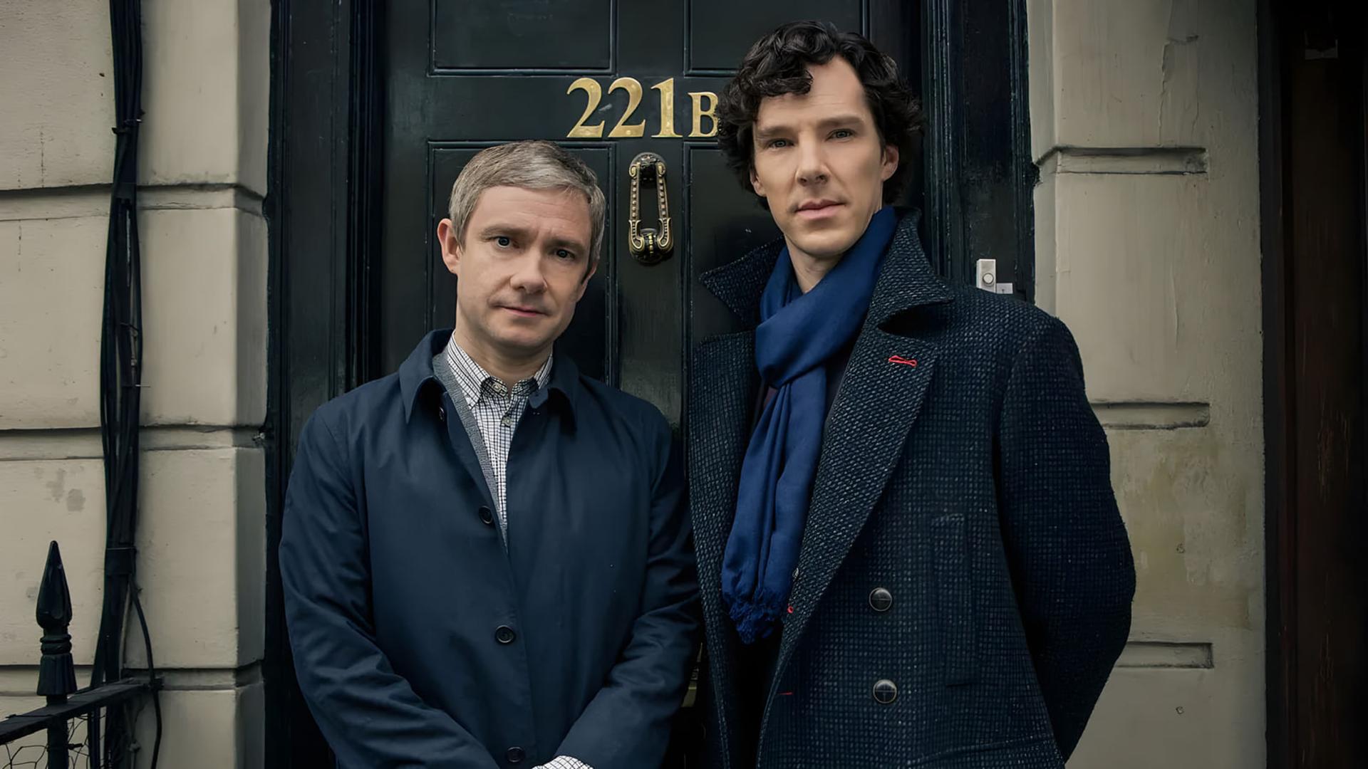 شرلوک هلمز (Sherlock Holmes) و دکتر واتسون مقابل در شماره ۲۲۱B