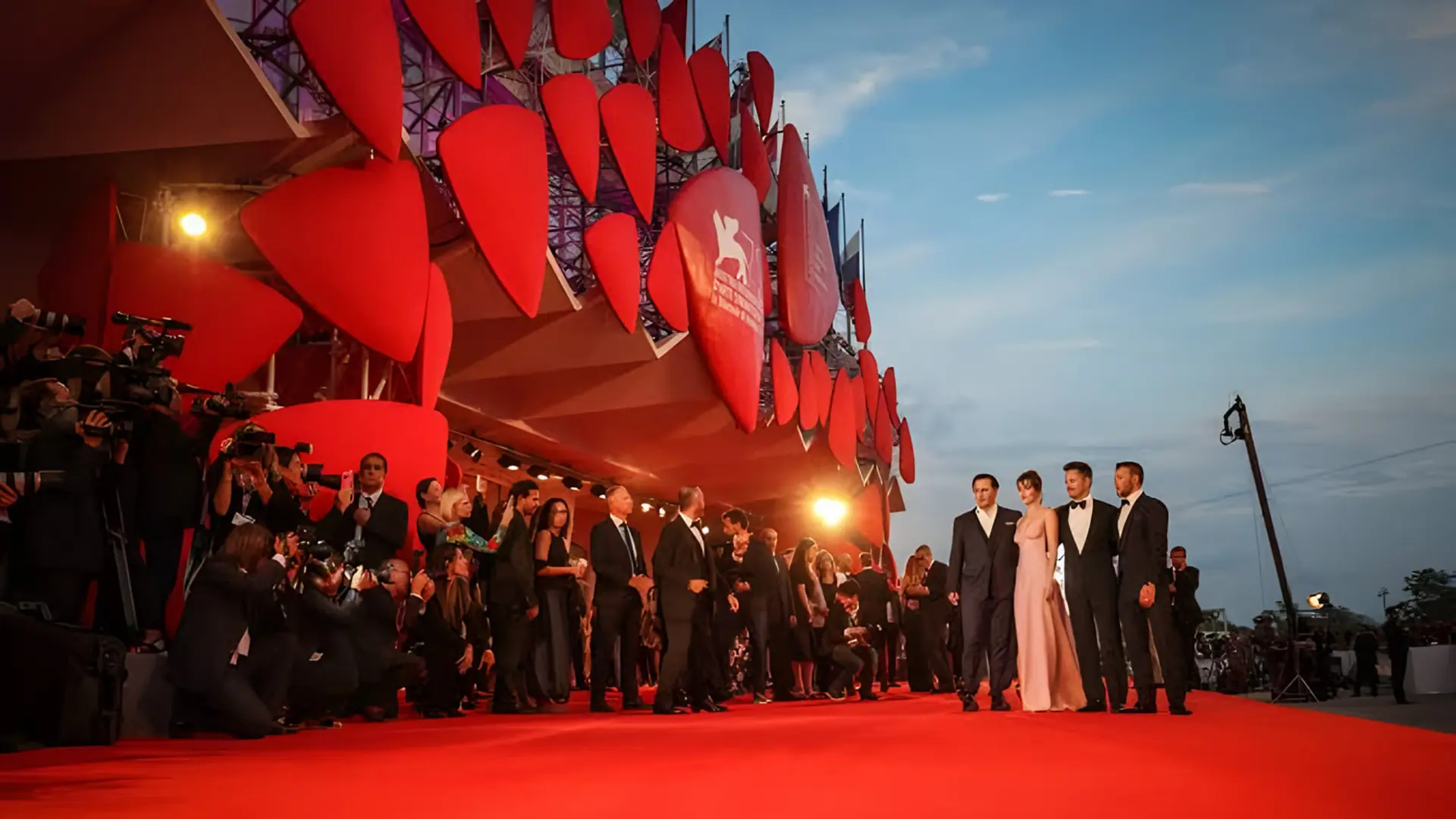 بازیگران و مهمانان جشنواره فیلم ونیز (Venice Film Festival) روی فرش قرمز