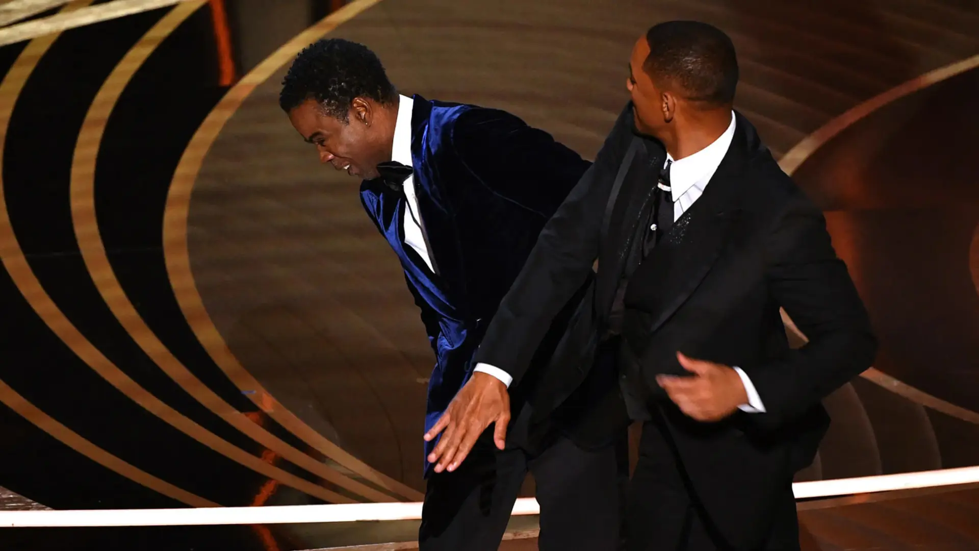 ویل اسمیت (Will Smith) در مراسم اسکار در حال سیلی زدن به کریس راک