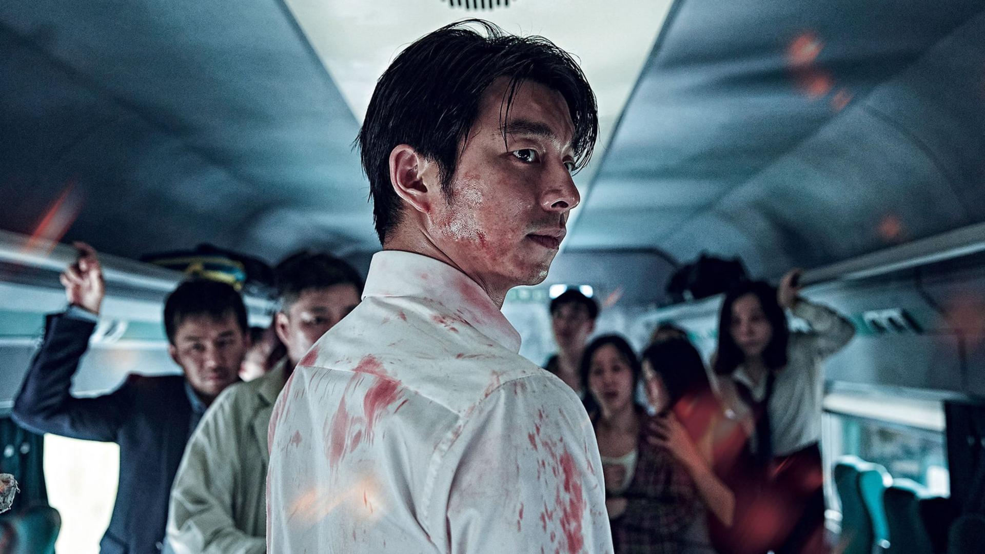 مردی با لباس خون‌آلود در داخل کابین قطار بوسان (Train to Busan)