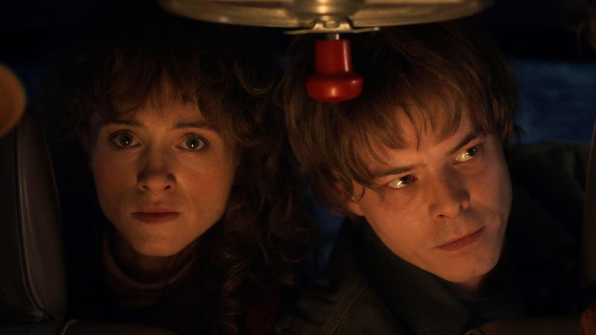 چارلی هیتون و ناتالی هیور در Stranger Things