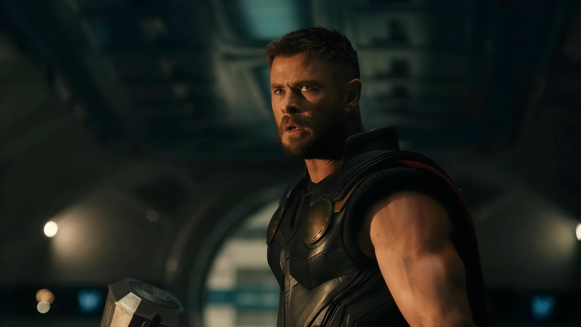 ثور (Thor) با چکش خود در فیلم Avengers: Doomsday