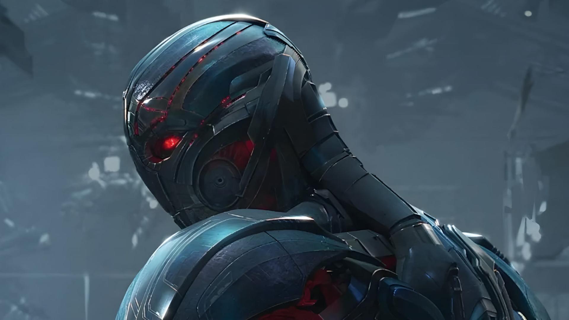 شخصیت رباتیک اولتران (Ultron) با زره فلزی و چشم‌های قرمز در محیطی تاریک