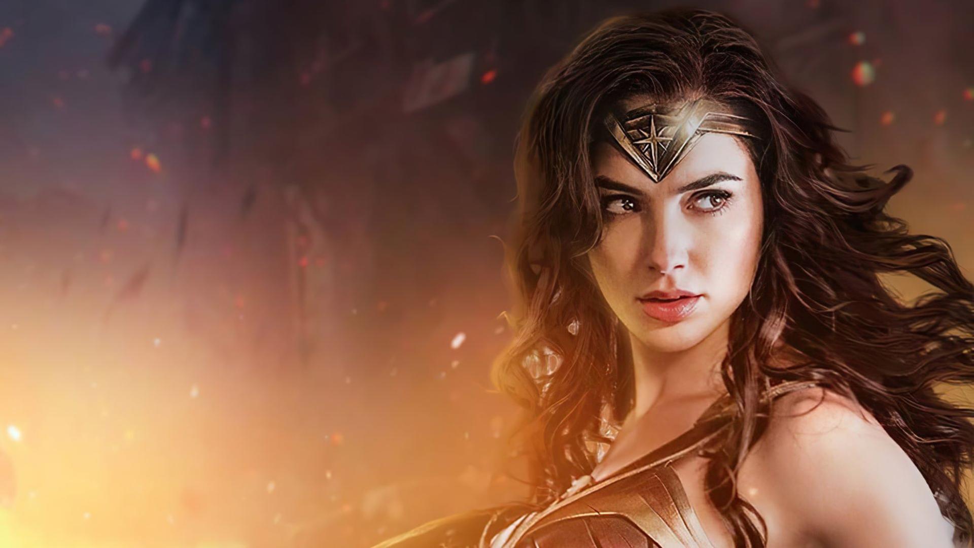 گل گدوت (Gal Gadot) با لباس و تاج شخصیت واندر وومن