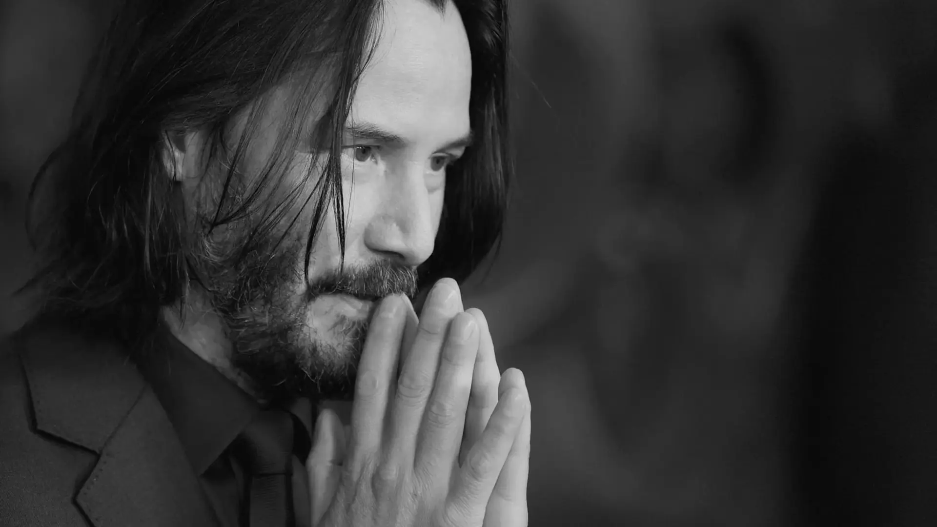 چهره کیانو ریوز (Keanu Reeves) در نمای نزدیک و سیاه و سفید
