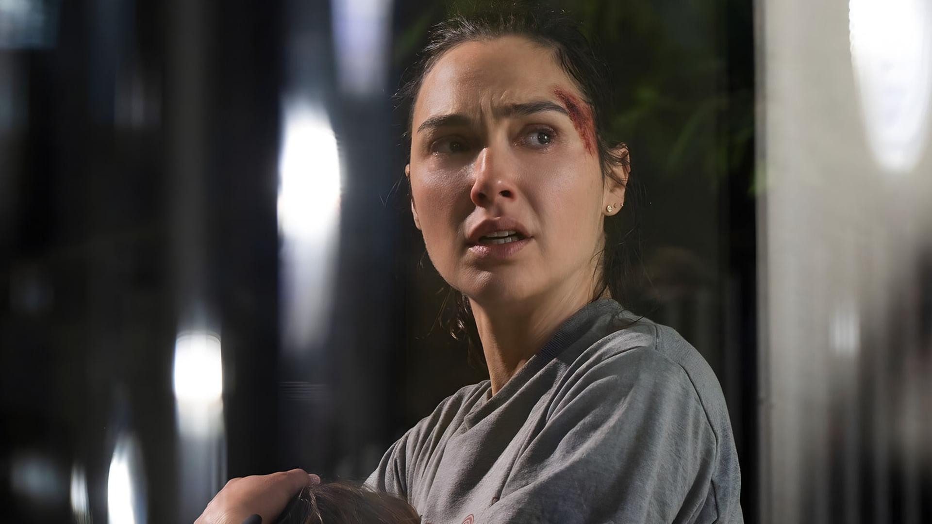 چهره گل گدوت (Gal Gadot) با زخمی روی پیشانی در صحنه فیلم