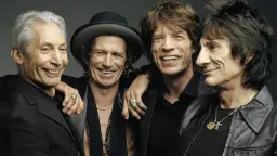 اعضای گروه موسیقی رولینگ استونز (The Rolling Stones) در کنار یکدیگر