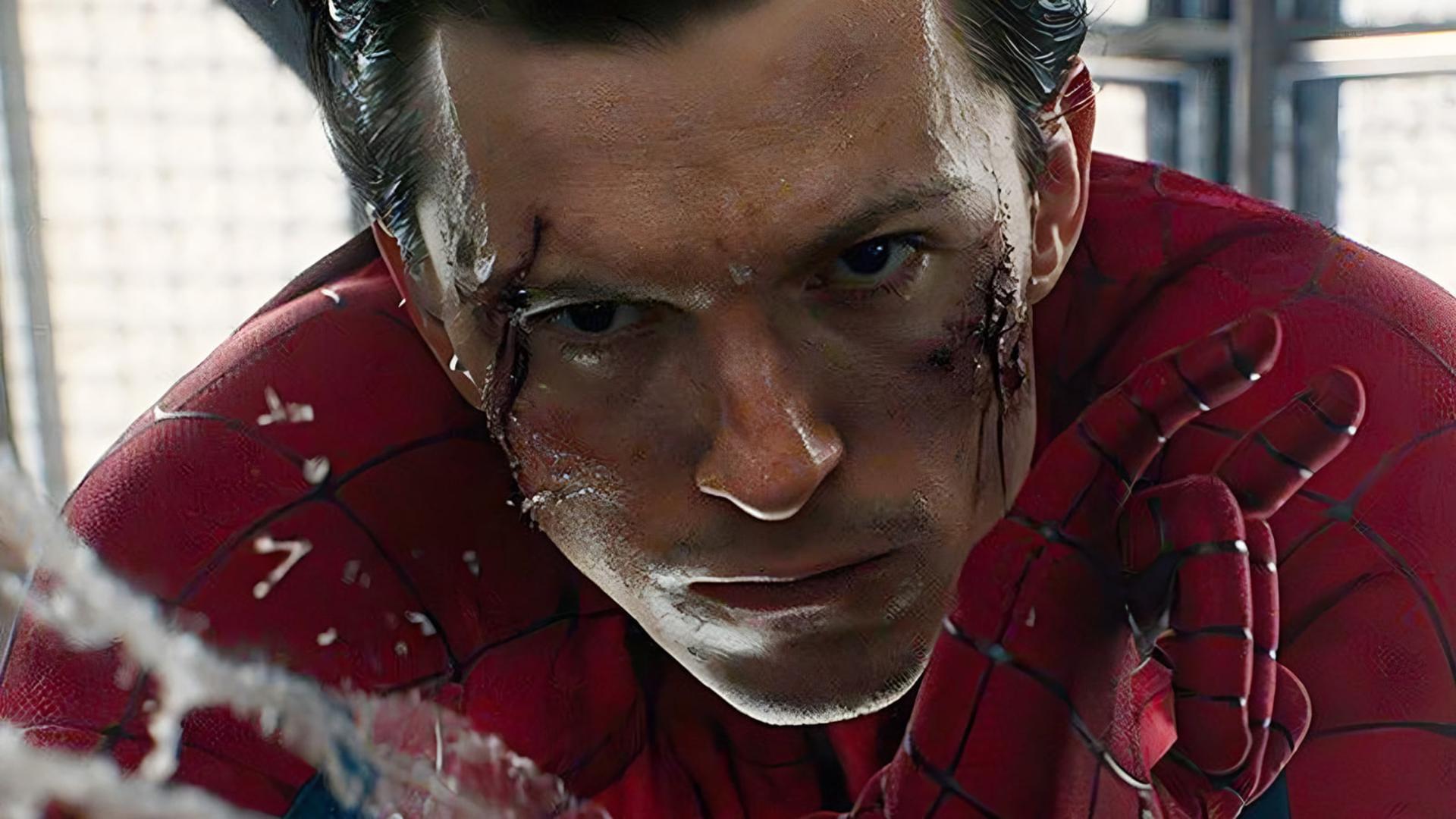 مرد عنکبوتی (Spider-Man) با صورت زخمی در صحنه فیلم‌برداری