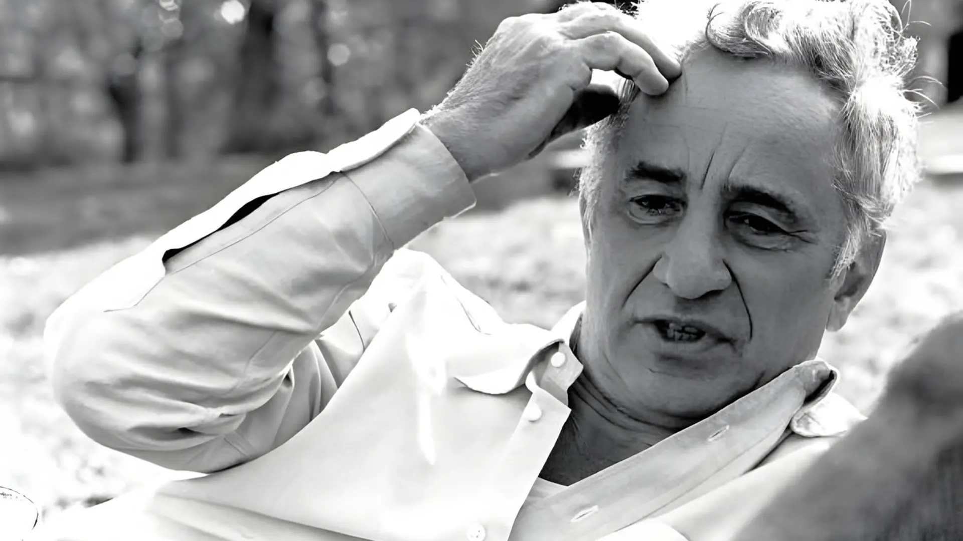 چهره الیا کازان (Elia Kazan) در فضای باز