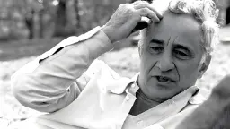 چهره الیا کازان (Elia Kazan) در فضای باز