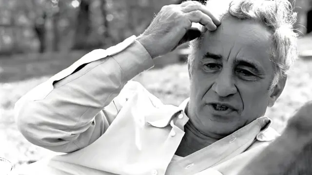 چهره الیا کازان (Elia Kazan) در فضای باز