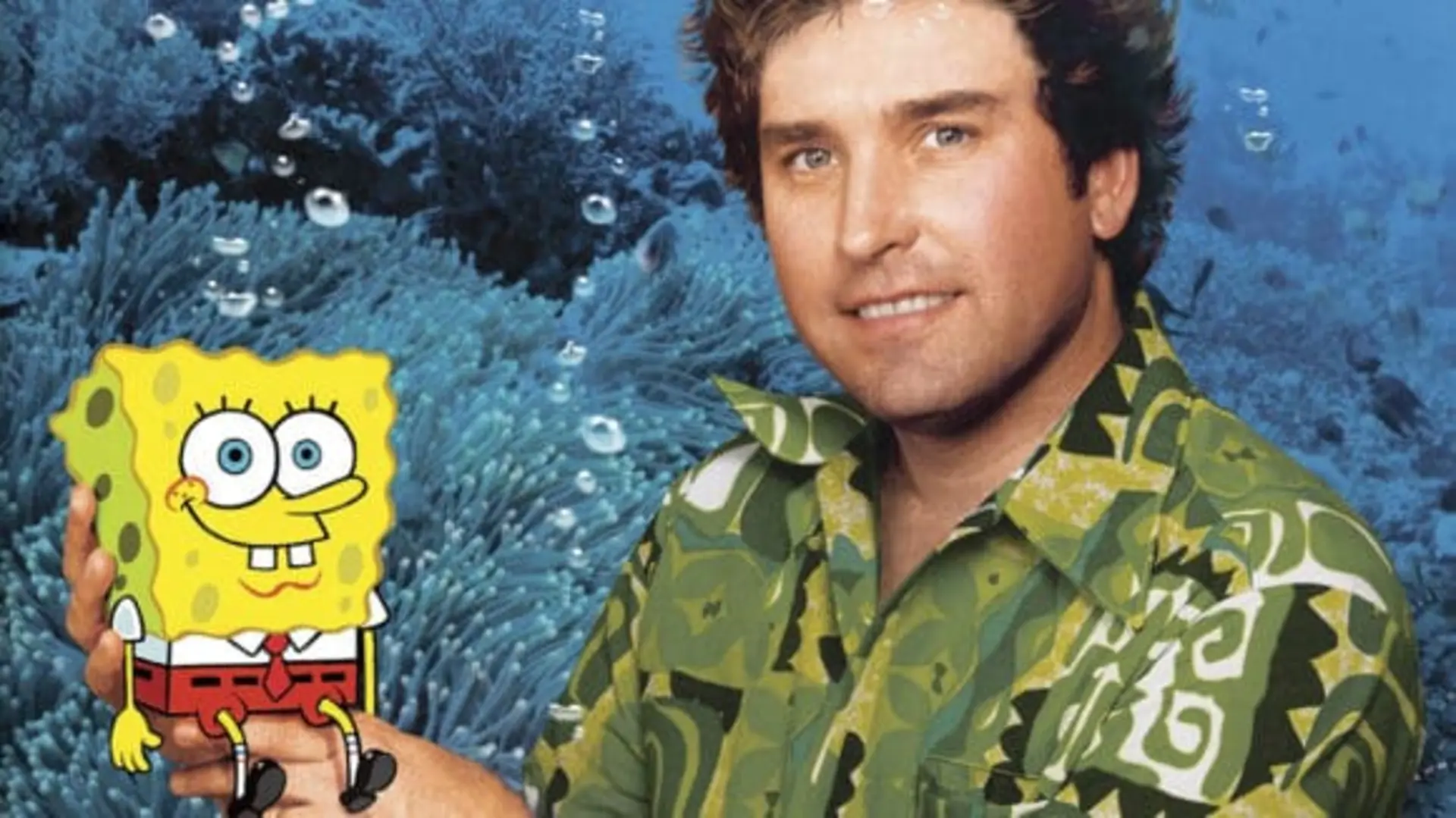 شخصیت باب اسفنجی (SpongeBob SquarePants) در کنار خالق این انیمیشن در محیط زیر آب