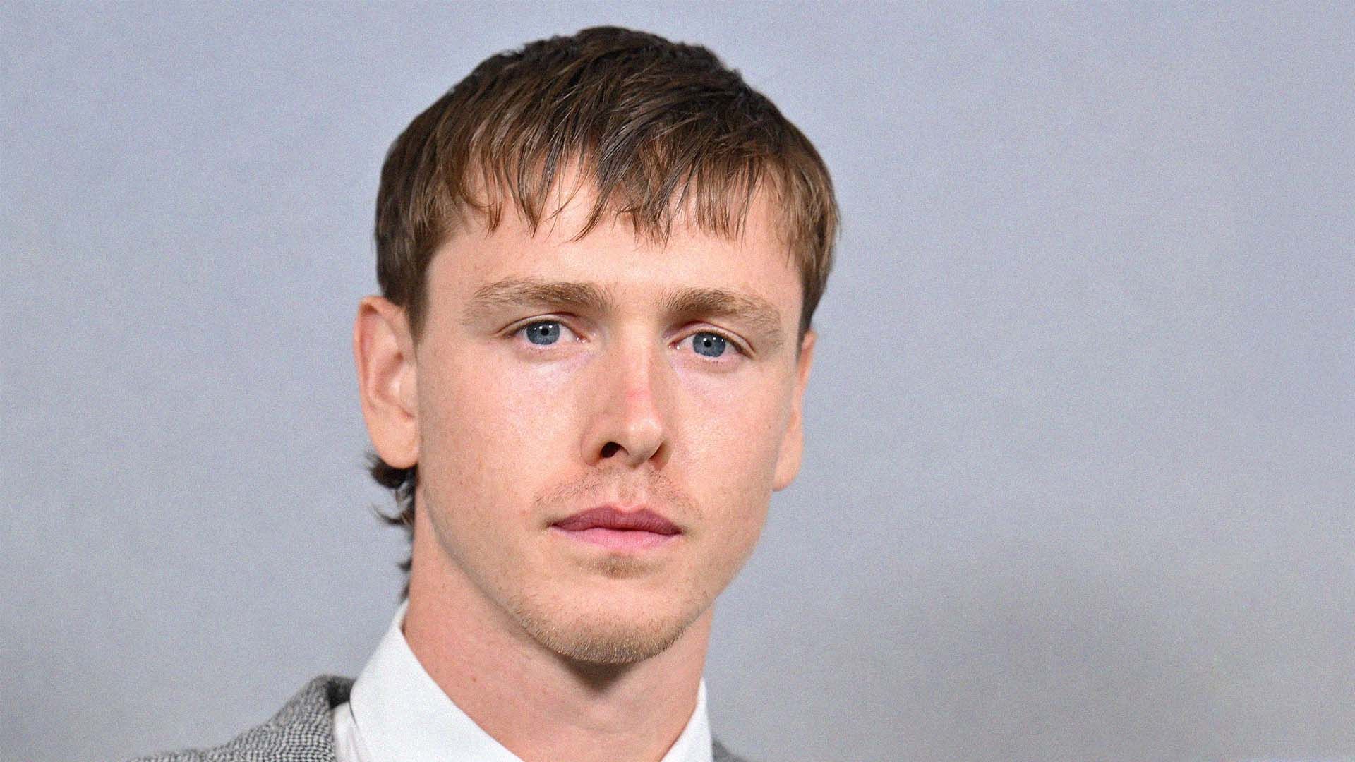 بازیگر جوان Babygirl کارگردان شد | هریس دیکینسون با «اورچین» به سینماها می‌آید